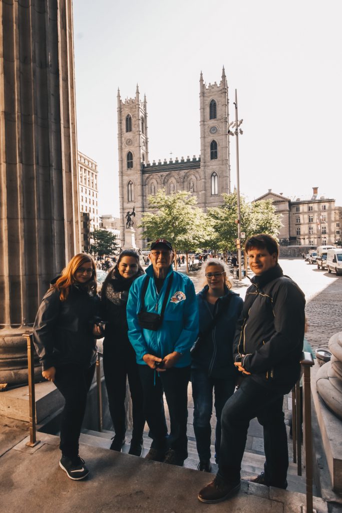 Auf dem Platz vor Notre Dame